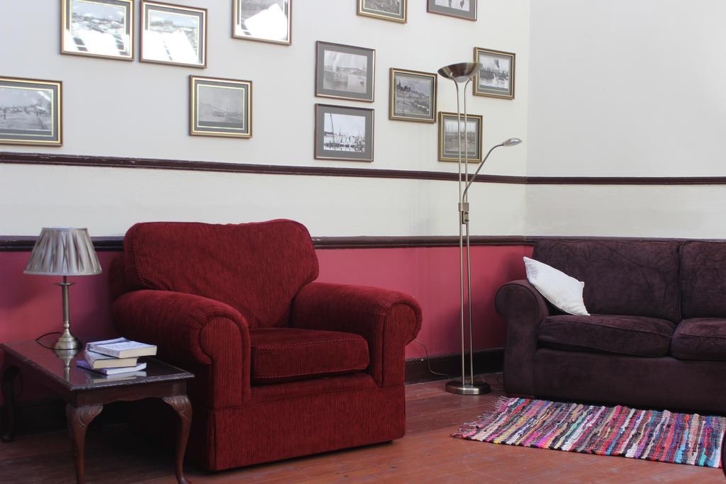 Murray Library 앤스투루더 외부 사진