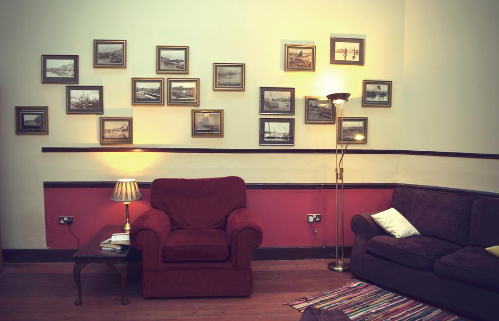 Murray Library 앤스투루더 외부 사진