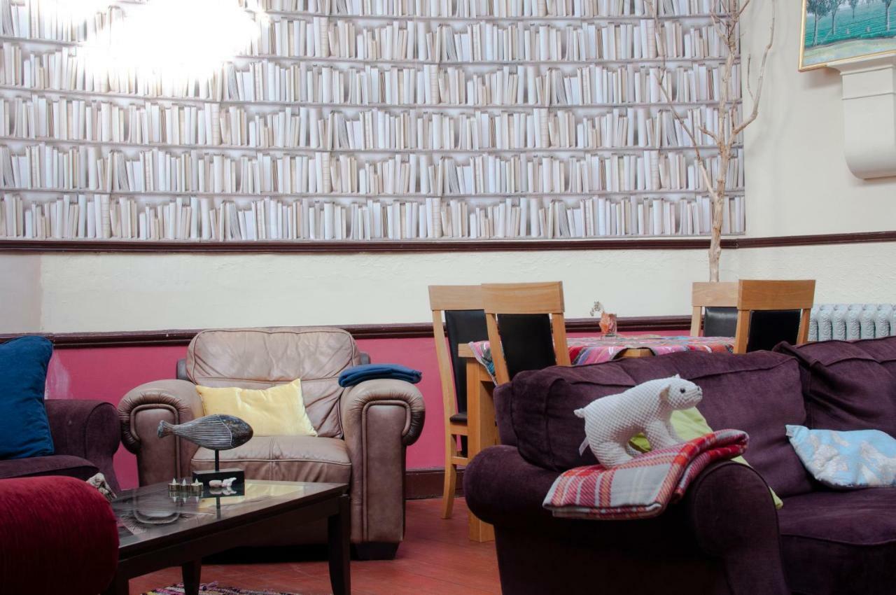 Murray Library 앤스투루더 외부 사진
